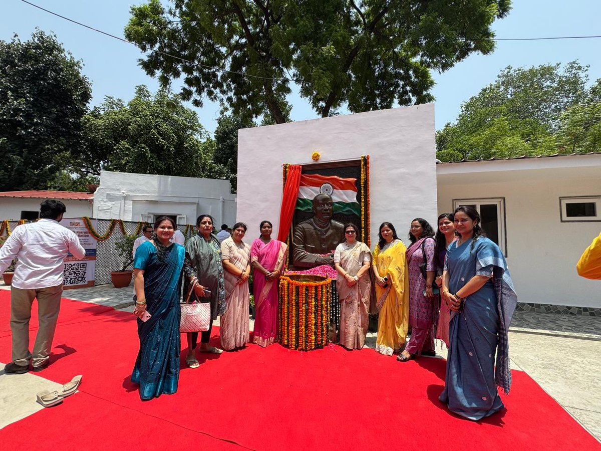 M_Lekhi's tweet photo. डॉ. श्यामा प्रसाद मुखर्जी भारतीय राष्ट्रवाद के प्रखर प्रवक्ता, दूरदर्शी शिक्षाविद् एवं सिद्धांतनिष्ठ राजनेता थे। उन्होंने राष्ट्रीय एकता, सांस्कृतिक अस्मिता और लोकतांत्रिक मूल्यों के संरक्षण के लिए अपना जीवन समर्पित किया। शिक्षा, सुशासन और अखंड भारत के प्रति उनकी अटूट प्रतिबद्धता आज भी करोड़ों देशवासियों को राष्ट्रसेवा के लिए प्रेरित करती है।
A mural was inaugurated by Party President @NitinNabin  jee at SPM foundation office in New Delhi. #sewa #jankalyanabhiyan #bjp