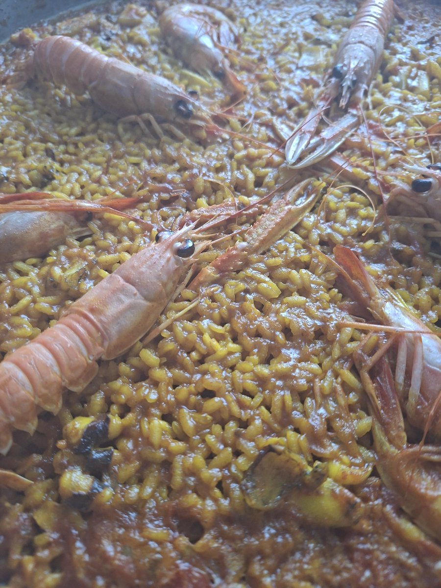 FenollarRamon's tweet photo. @Anasisi151 Lo prometido es deuda.
Arroz a banda para mi chica y para mi.
😂😂😘😘 https://t.co/rr6og25CZ5
