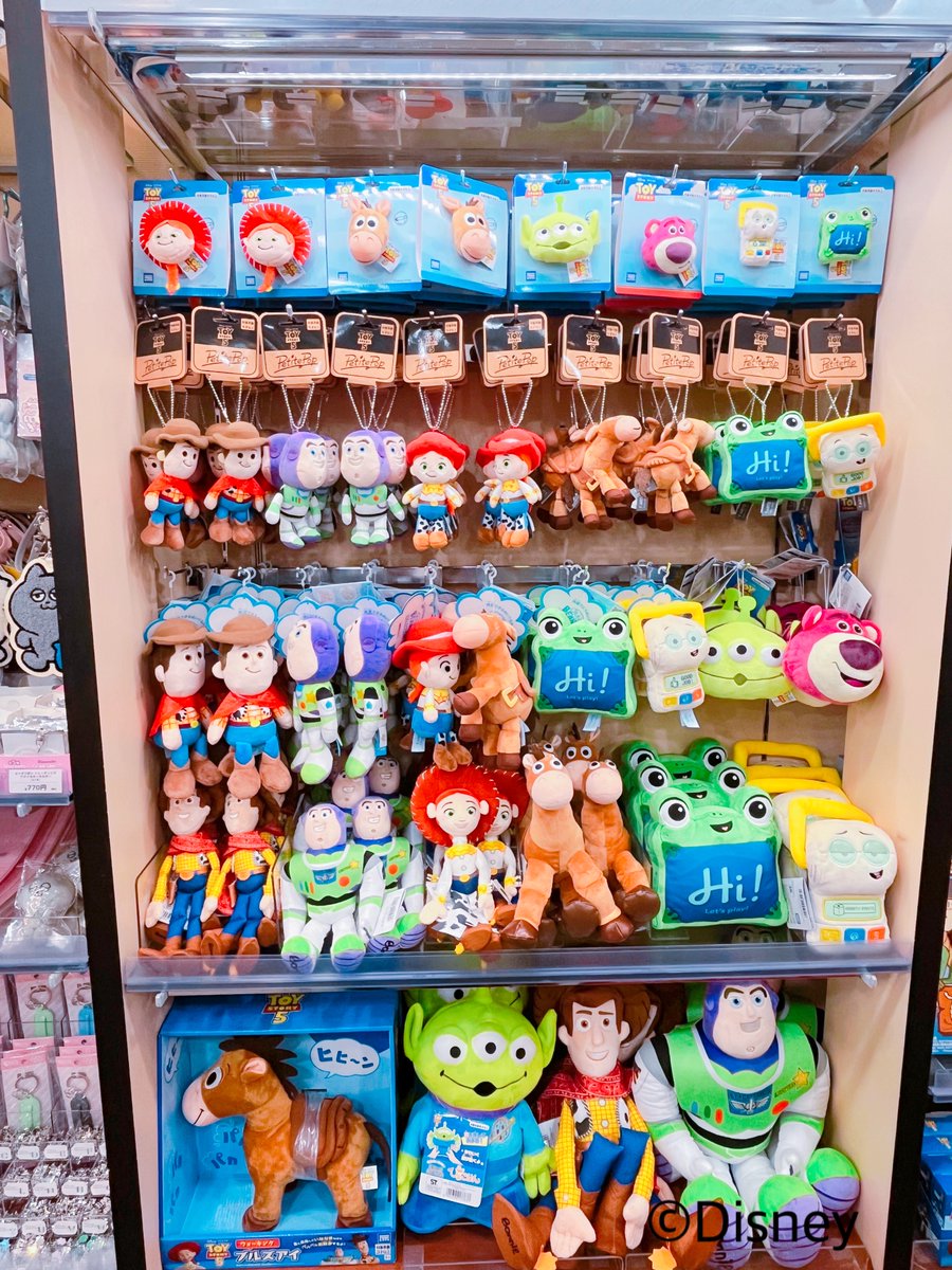 h_kiddyland's tweet photo. 2F🎈#ディズニー・アベニュー🎈

✨新商品のお知らせ✨

6/20(土)より #トイ・ストーリー のぬいぐるみやトーキングフィギュアなどが多数発売‼️
さらに、大人気のNuiパンシリーズにもトイ・ストーリーのキャラ達が登場🍀

ぜひチェックしてみて下さい👀 https://t.co/6lXI8WRWVW
