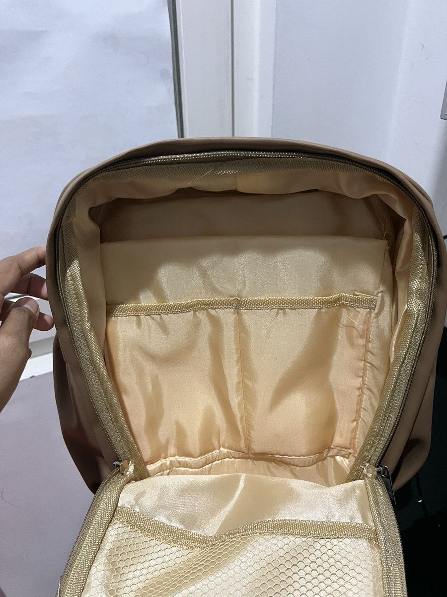 myctho's tweet photo. #WTS

Tas baru, sama sekali belum pernah dipakai. Masih ada video unboxing sebagai bukti. Dijual karena salah beli, ternyata ukurannya ga muat untuk laptop 14 inci aku. 😭🙏

📏 Ukuran tas: 31 × 7 × 23 cm
📍 Lokasi: Banguntapan, Yogyakarta
💰 Harga: Rp135.000 (bisa nego) https://t.co/XhSFFHcR0l