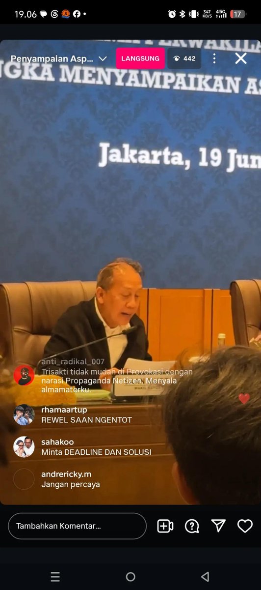 kalistohenituse's tweet photo. Moment Mahasiswa Universitas Trisakti dan Esa unggul Diskusi dengan anggota DPR malam ini 🚨🚨🚨

Live on IG: kepresmausakti https://t.co/EiHVQ49O9r