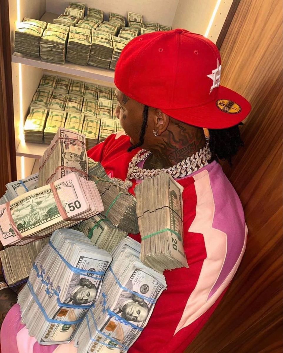 celEstinE0_'s tweet photo. On Friday, it’s MONEYYYYYYYYYbag💸💰. https://t.co/k6wySYXM4o