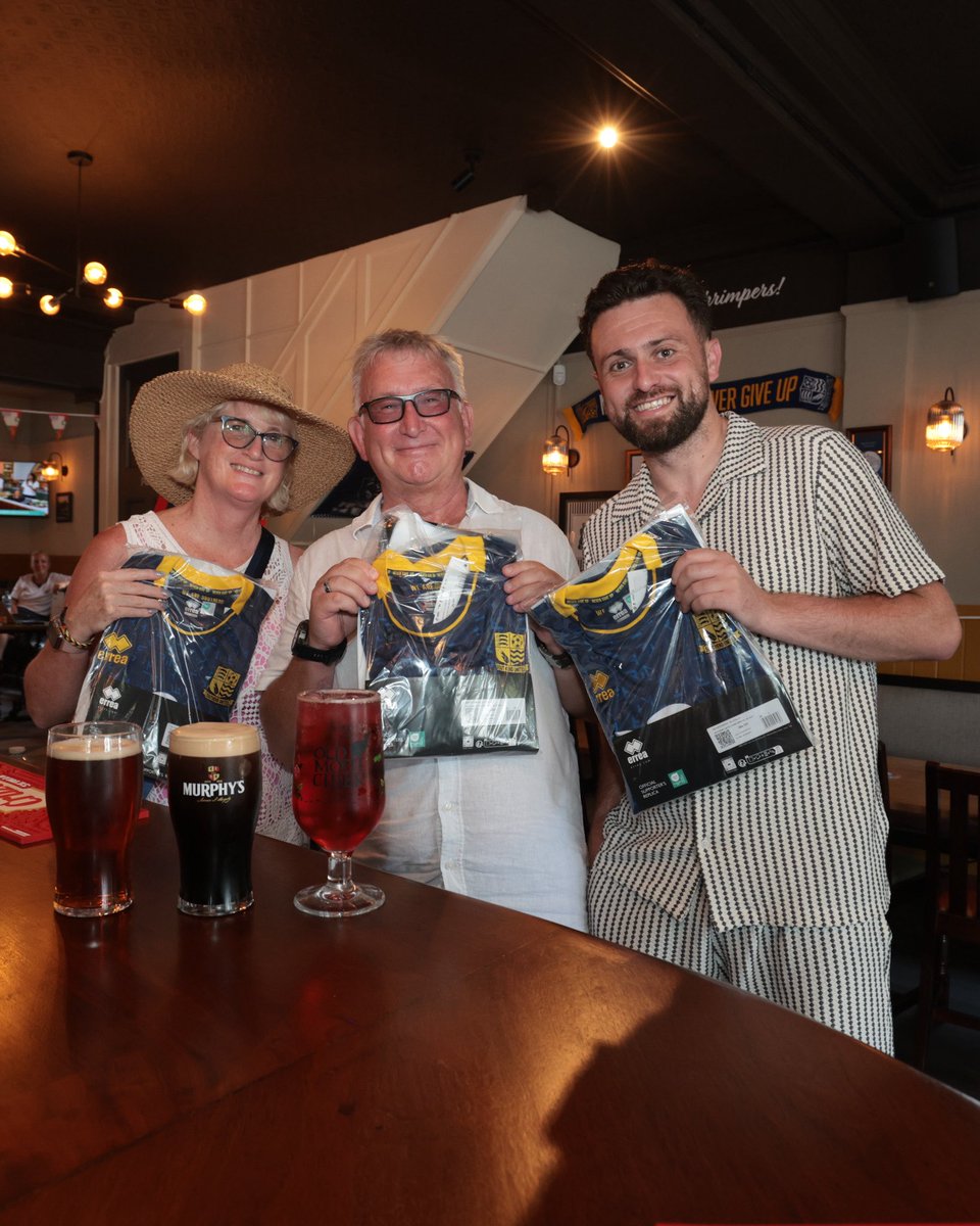 SUFCRootsHall's tweet photo. Celebrating new kit day with a pint at @SUFCBlueEagle 🍺 https://t.co/VvP9joZDoM