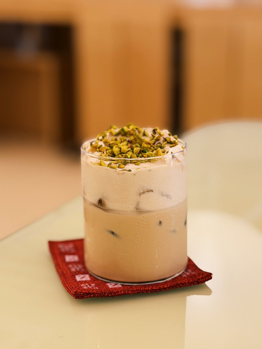 Abiidris's tweet photo. dry ramen + pistachio latte = 10/10 https://t.co/nt8fB3kNt3
