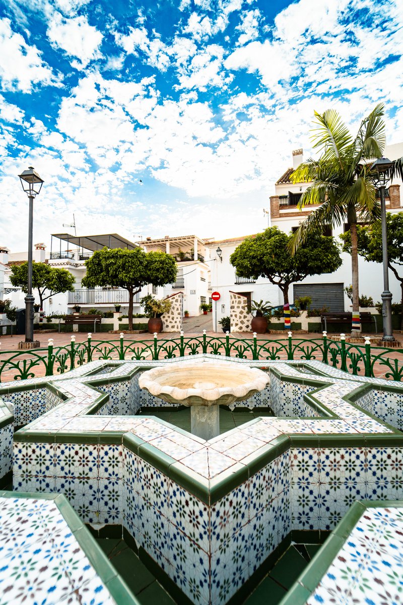 turismo_Rincon's tweet photo. 🏘️ Perderse por las calles de Benagalbón es descubrir la esencia más auténtica de nuestro municipio.
Entre sus rincones se esconden siglos de cultura, costumbres arraigadas y el encanto de un pueblo que sigue manteniendo viva su identidad ✨
#Benagalbón #LlenoDeVida https://t.co/molk0kcB04