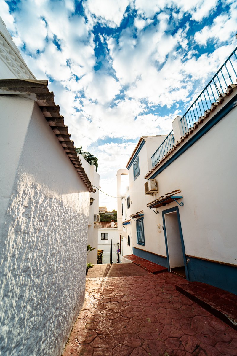 turismo_Rincon's tweet photo. 🏘️ Perderse por las calles de Benagalbón es descubrir la esencia más auténtica de nuestro municipio.
Entre sus rincones se esconden siglos de cultura, costumbres arraigadas y el encanto de un pueblo que sigue manteniendo viva su identidad ✨
#Benagalbón #LlenoDeVida https://t.co/molk0kcB04