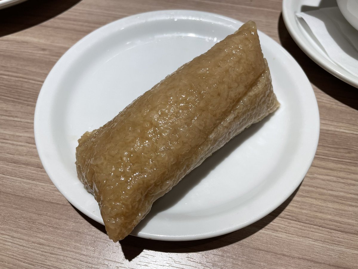 HojiaMarket's tweet photo. 台湾では今日は端午節（旧暦の5月5日）で祝日。台湾の友人たちは粽子（ちまき）を食べたり、ドラゴンボートのレースに出たり（？）とアクティブだ🐉
今年は粽子を買うのを忘れてしまったので、過去に食べた粽子の写真を見返して端午節を楽しむ。 https://t.co/X32uALKlbd