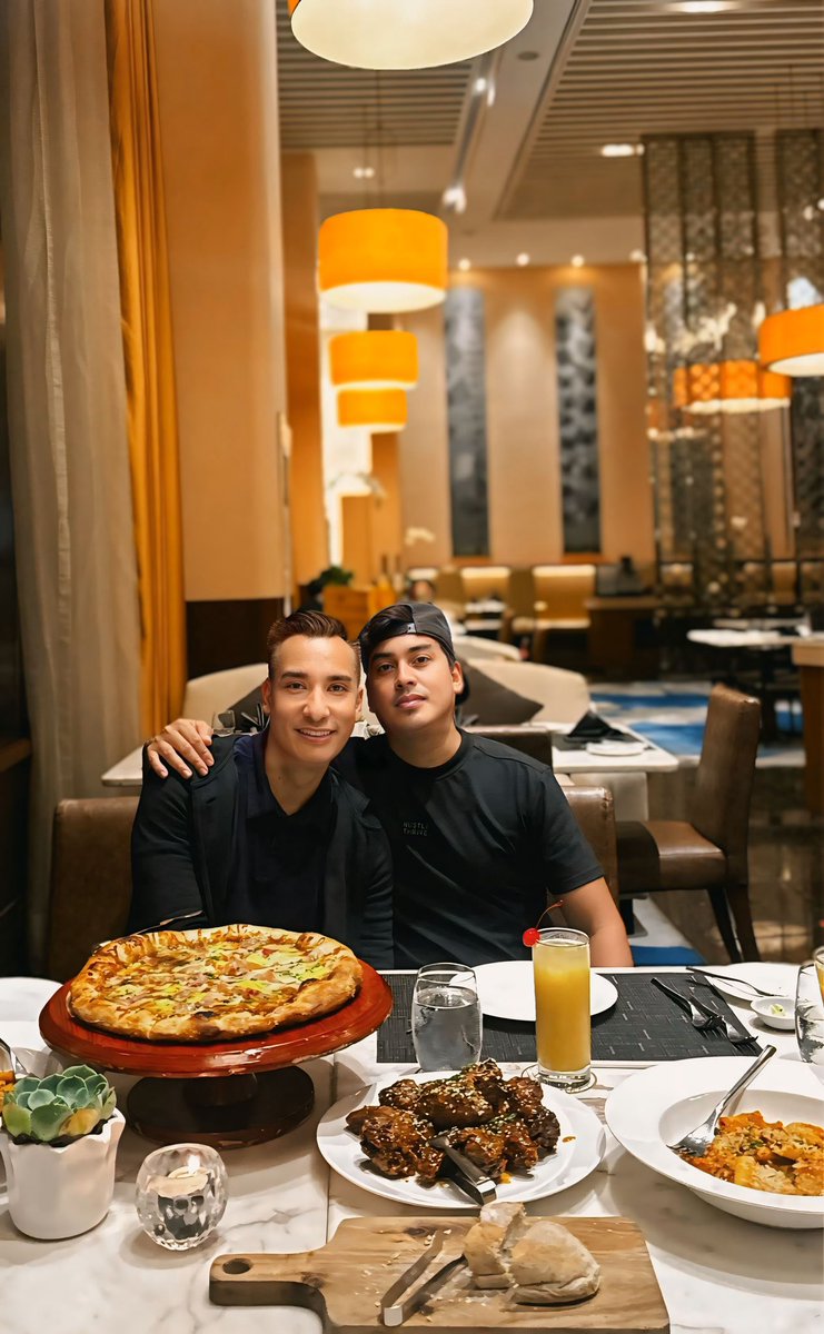 SuperdooperMD21's tweet photo. First of many . . .
#FriDate
📍Afred, Makati Diamond Hotel
@JayGolan https://t.co/puCZYOyJqO