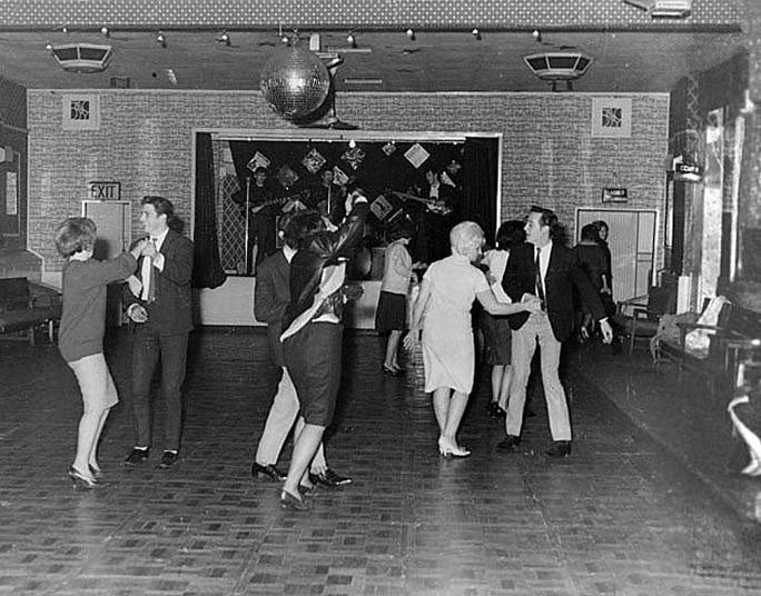 DonPJenn's tweet photo. The Beatles play for 18 people at the Aldershot Club, December 1961. https://t.co/GIPLkoVlrm