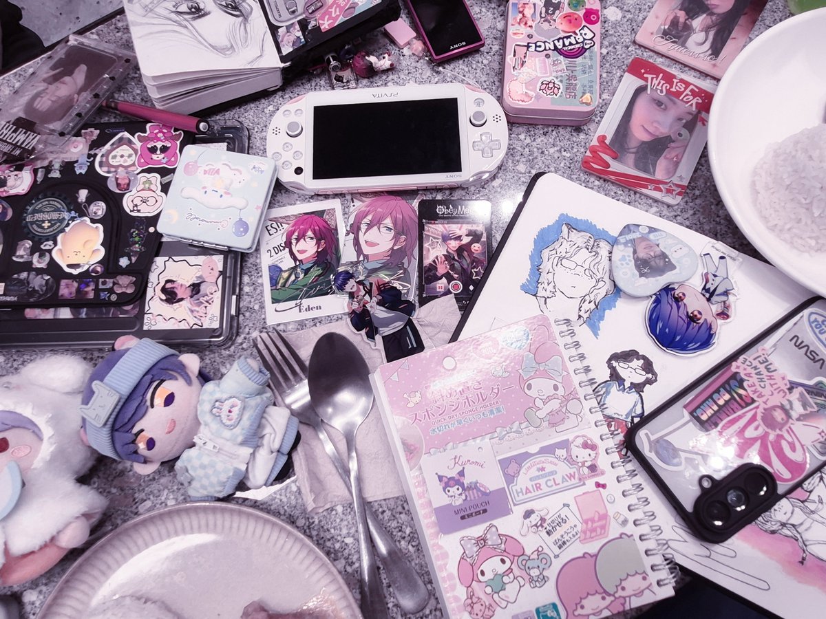 levitaru's tweet photo. 🎮🩷 https://t.co/wxPhZXtXaD