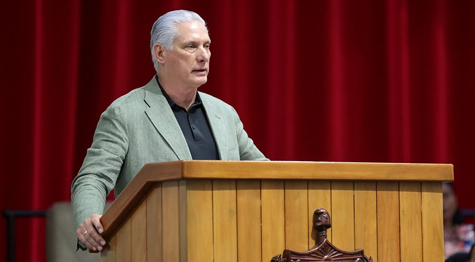 cubadebatecu's tweet photo. 🇨🇺 ¡Cuba cambia para levantarse!  ¡Cuba cambia para vivir mejor! https://t.co/qJEjdNrscW https://t.co/ewjmNOXCgY
