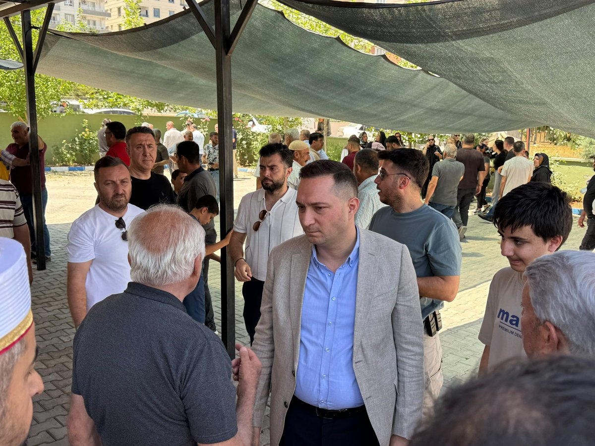 halfetibel's tweet photo. Kaymakamımız ve Bld. Bşk. Vk. Sayın Sinan KORKMAZ, Rüştiye Mahallemiz sakinlerinden merhum Hüseyin GERÇEK’in cenaze törenine katılarak, GERÇEK ailesine başsağlığı dileklerini iletti. https://t.co/WWIybpkz3z