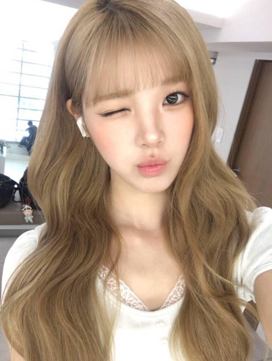 yuharamz's tweet photo. the music in my earbuds 𝗶𝘀 𝘄𝗮𝘆 𝘁𝗼𝗼 𝗴𝗼𝗼𝗱! 🎧 ♡˖ 𓈒യ it’s making my excitement meter go <zoom!> my room is all tidy, my favorite white dress is ready and i’m officially prepared to sprinkle happy sparkles everywhere. 👢🪷 https://t.co/x8vySnH8DM