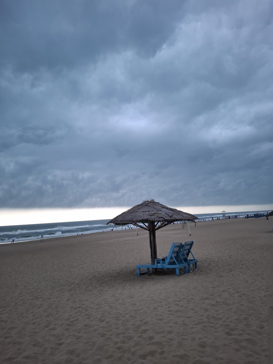 Yugabrata1's tweet photo. Happy and thrilled to meet Monsoon at Neeladri beach , Puri almost after an interval of one year.
#monsoonbysea #puri #neeladribeach 
#blueflagbeach https://t.co/cD80MwBoqx