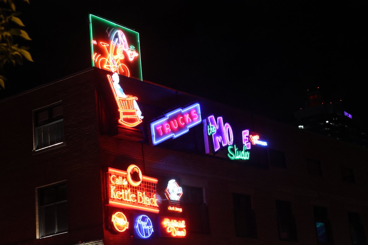 Jupiter_Hadley's tweet photo. I went to see the Neon Sign Museum outside yesterday evening! #neonsign #canada #museum https://t.co/O7kOIC6SGG