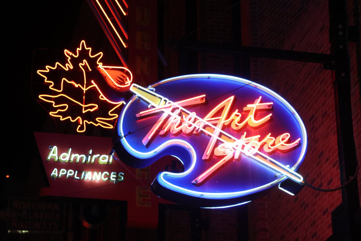 Jupiter_Hadley's tweet photo. I went to see the Neon Sign Museum outside yesterday evening! #neonsign #canada #museum https://t.co/O7kOIC6SGG