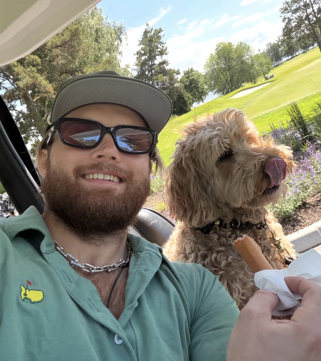Leafslatest's tweet photo. William Nylander via IG 😊🐶

#Leafsforever https://t.co/uAXdHqnLFr