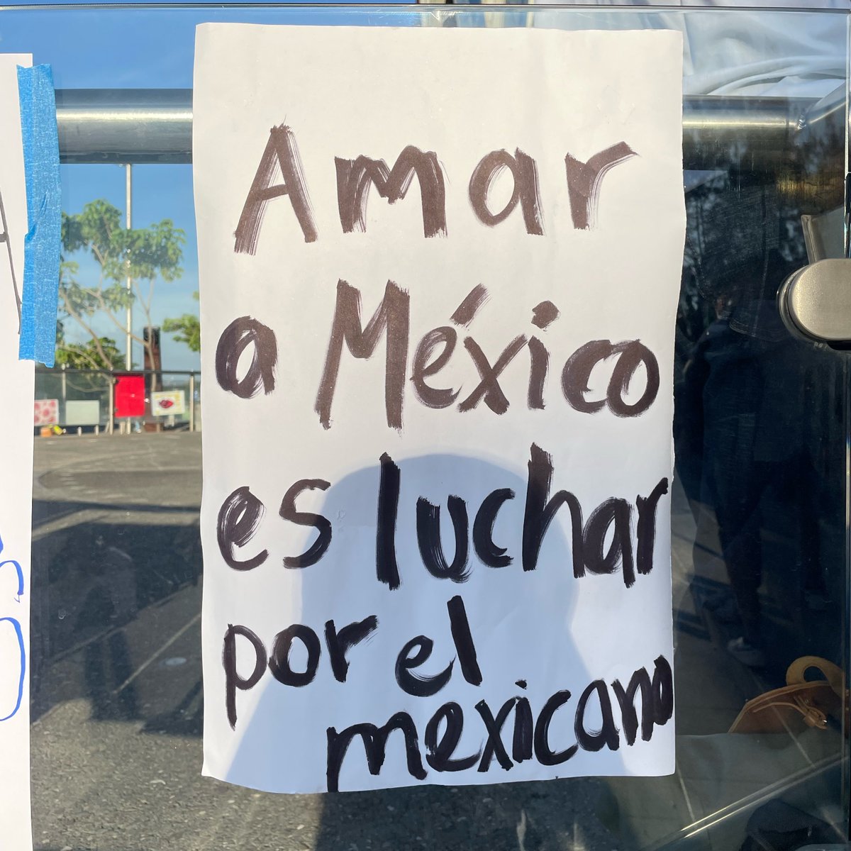 doylesbian's tweet photo. this too, is méxico during the world cup https://t.co/eSvPPsdAhA