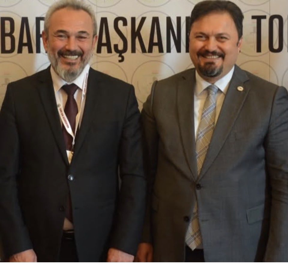 gurkanaltun16's tweet photo. Ciğerim yanıyor, yüreğim kanıyor İsmail oğlu Özkan, Özkan abi, Özkan başkanım, güzel bakışlı dostum. Kimse kırılmasın biraz da oradakilere omuz vereyim “şimdi değilse ne zaman” dedin muhtemelen. Ama sen yine de az biraz dinlen ve gittiğin yerde rahat uyu abicim… https://t.co/NOQsIHrE9L