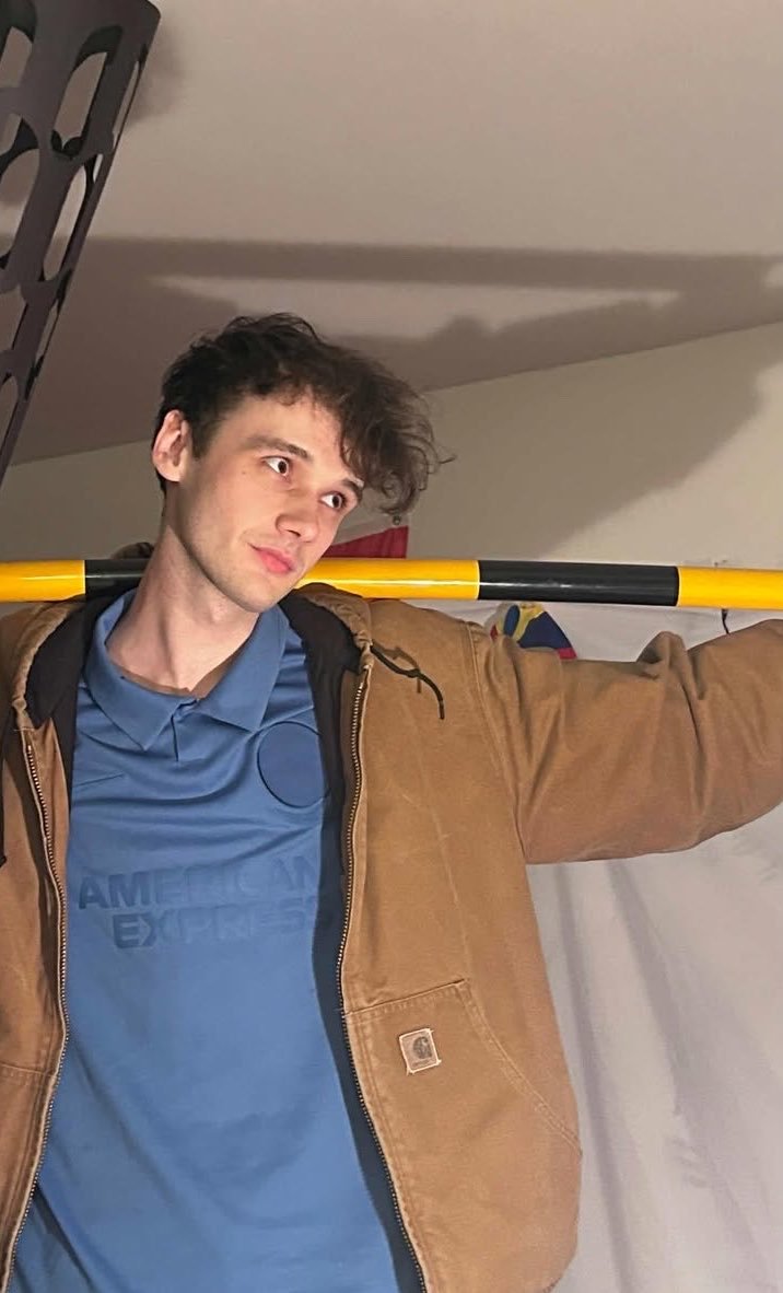 Burwhisp_2's tweet photo. He genuinely like this jacket https://t.co/Ox8ponnDjd