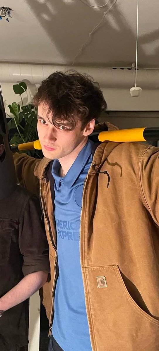 Burwhisp_2's tweet photo. He genuinely like this jacket https://t.co/Ox8ponnDjd