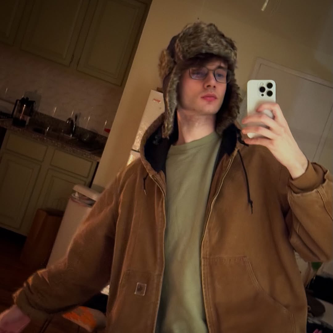 Burwhisp_2's tweet photo. He genuinely like this jacket https://t.co/Ox8ponnDjd
