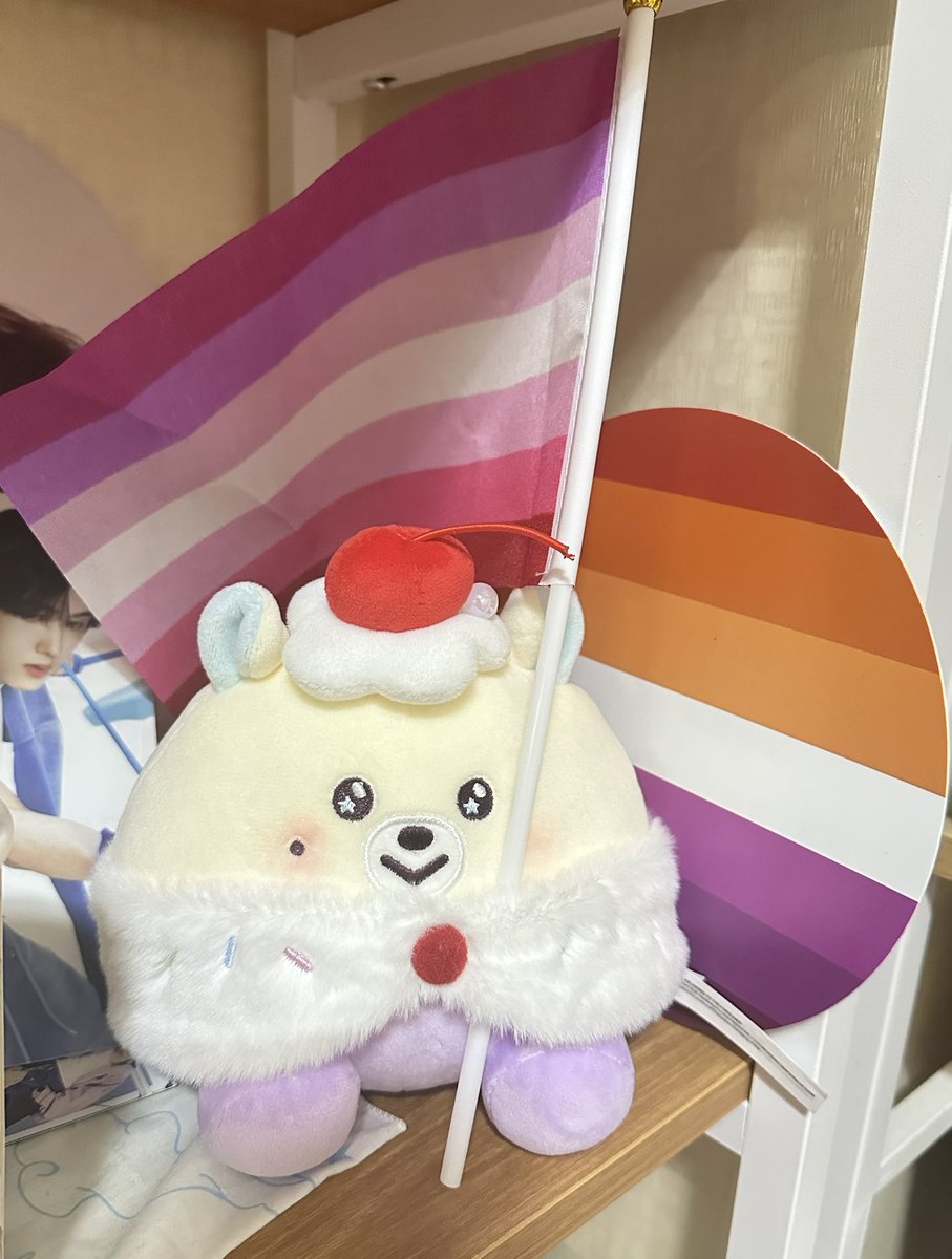 AlluraAllie's tweet photo. bamjji came out as a lesbian this pride month https://t.co/IsOoV2c6jK
