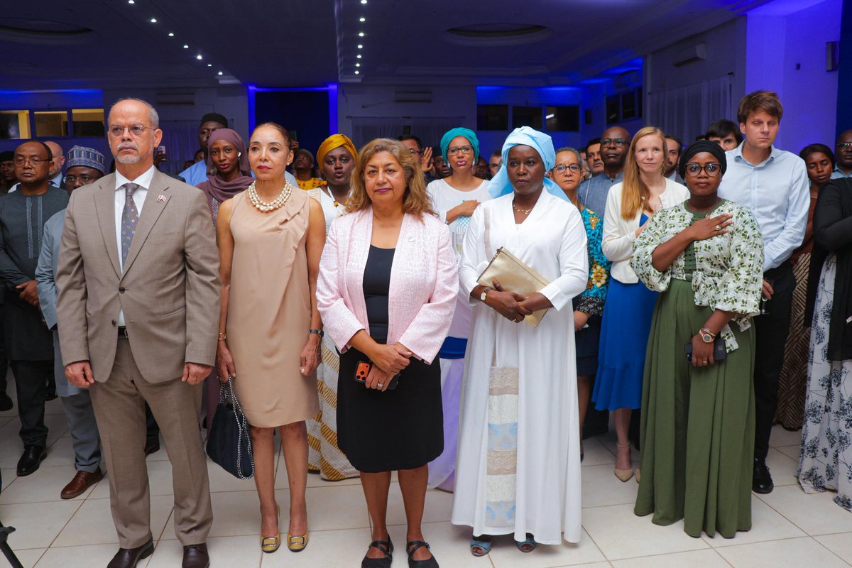 MaliMaeci's tweet photo. A l’invitation de Son Excellence Monsieur Alberto Cerezo, Ambassadeur, Chef de la Délégation de l'Union européenne au Mali, Son Excellence Monsieur Abdoulaye DIOP, Ministre des Affaires étrangères et de la Coopération internationale, a pris part, le jeudi 18 juin 2026, à la Journée de l'Europe, dont la date initiale de célébration au Mali a été reportée, en guise de soutien et de solidarité à notre pays qui a subi les affres des attaques terroristes le 25 avril 2026.

Au cours de cette cérémonie festive, le Chef de la diplomatie malienne a, au nom des plus hautes Autorités du Mali, adressé ses félicitations, et formulé ses vœux de paix, de stabilité et de prospérité aux Dirigeants et aux Peuples européens.

Rappelant les relations historiques forgées par le dialogue politique constant entre le Mali et l’Union européenne, le Ministre DIOP a souligné la nécessité de renforcer la coopération multisectorielle plus pragmatique, plus équilibrée et davantage en phase avec les priorités nationales et les principes de gouvernance de l’action publique, pour mieux répondre aux attentes légitimes de nos populations. Dans la même veine, il a salué la contribution de la Mission civile de l’Union européenne au Mali (EUCAP Sahel Mali), notamment dans le domaine de la coopération technique visant le renforcement des capacités des forces de sécurité et du système judiciaire de notre pays. 

S’agissant des questions sécuritaires, il a rappelé l’intervention militaire hasardeuse de l’OTAN en Libye qui a exacerbé l’insécurité au Sahel, et dénoncé avec force les activités criminelles des coalitions terroristes soutenues par des sponsors étatiques étrangers, notamment les nouvelles formes du terrorisme économique et médiatique. Dans ce cadre, tout en condamnant fermement les velléités désespérées de déstabilisation de nos États, y compris les attaques terroristes et barbares du jeudi 18 juin à Niamey, le Ministre DIOP a réaffirmé la détermination des plus hautes Autorités de la Confédération AES, dans un élan de solidarité et de mutualisation des efforts, pour atteindre les objectifs de paix, de sécurité, de stabilité et de prospérité partagée dans l’espace confédéral. Dans la même foulée, il a relevé les efforts importants de nos Autorités dans la gouvernance économique endogène en vue du développement durable et de l’amélioration des conditions de vie de nos braves et résilientes populations. 

Saluant la contribution de la diaspora dans l’essor socioéconomique de nos pays, il a conclu en formulant le vœu de renforcement continu des relations de coopération entre le Mali et l'Union européenne, dans un esprit de confiance renouvelée, de compréhension mutuelle et d’intérêts réciproques.

Bureau de l'Information et de la Presse/ MAECI.