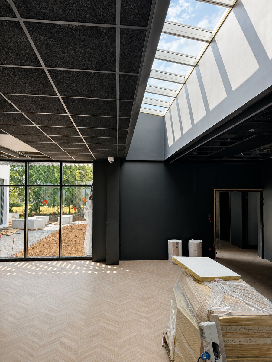 EXO_Architectes's tweet photo. À Potigny, le futur Pôle culturel prend vie 🎭
Médiathèque, auditorium de 150 places, école de musique : les finitions approchent. À l’arrière, le théâtre de verdure se dessine. Réemploi et photovoltaïque complètent ce projet durable.
#exoarchitectes #potigny https://t.co/RmO3IdOetg