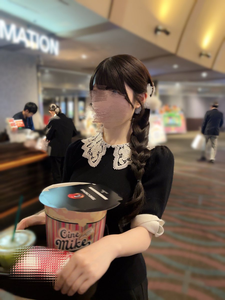 oxepox's tweet photo. 仕事終わりに映画みにいってきたー！🍿🎬
１週間よくがんばりました♡ https://t.co/opG77IIfF6