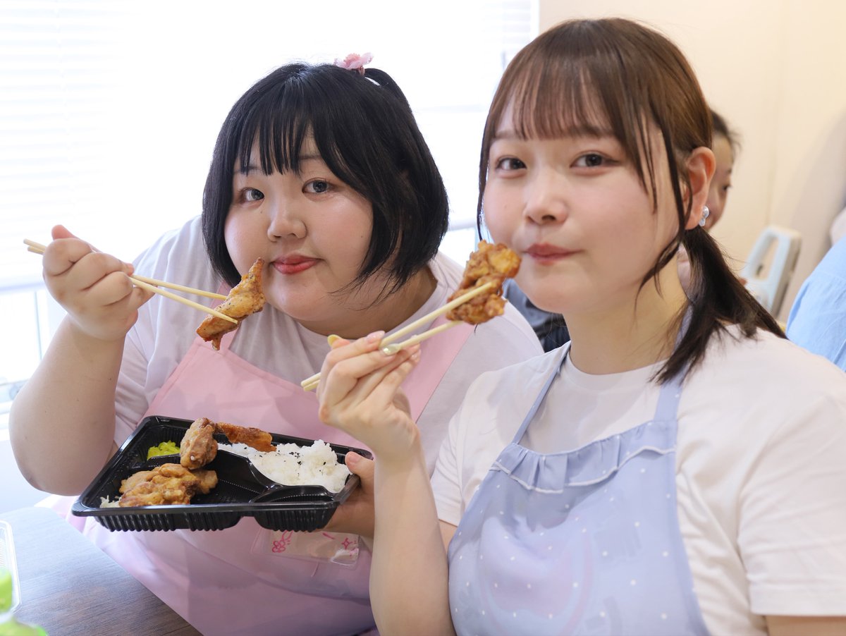 odebugirls's tweet photo. 🐷

みんなでもぐもぐ美味しいね♡ https://t.co/eWGJC7JhTy