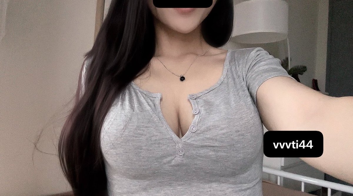 vvvti44's tweet photo. Rt for braless version (check ur dm)  ◡̈♡ https://t.co/Eefp6RA7um