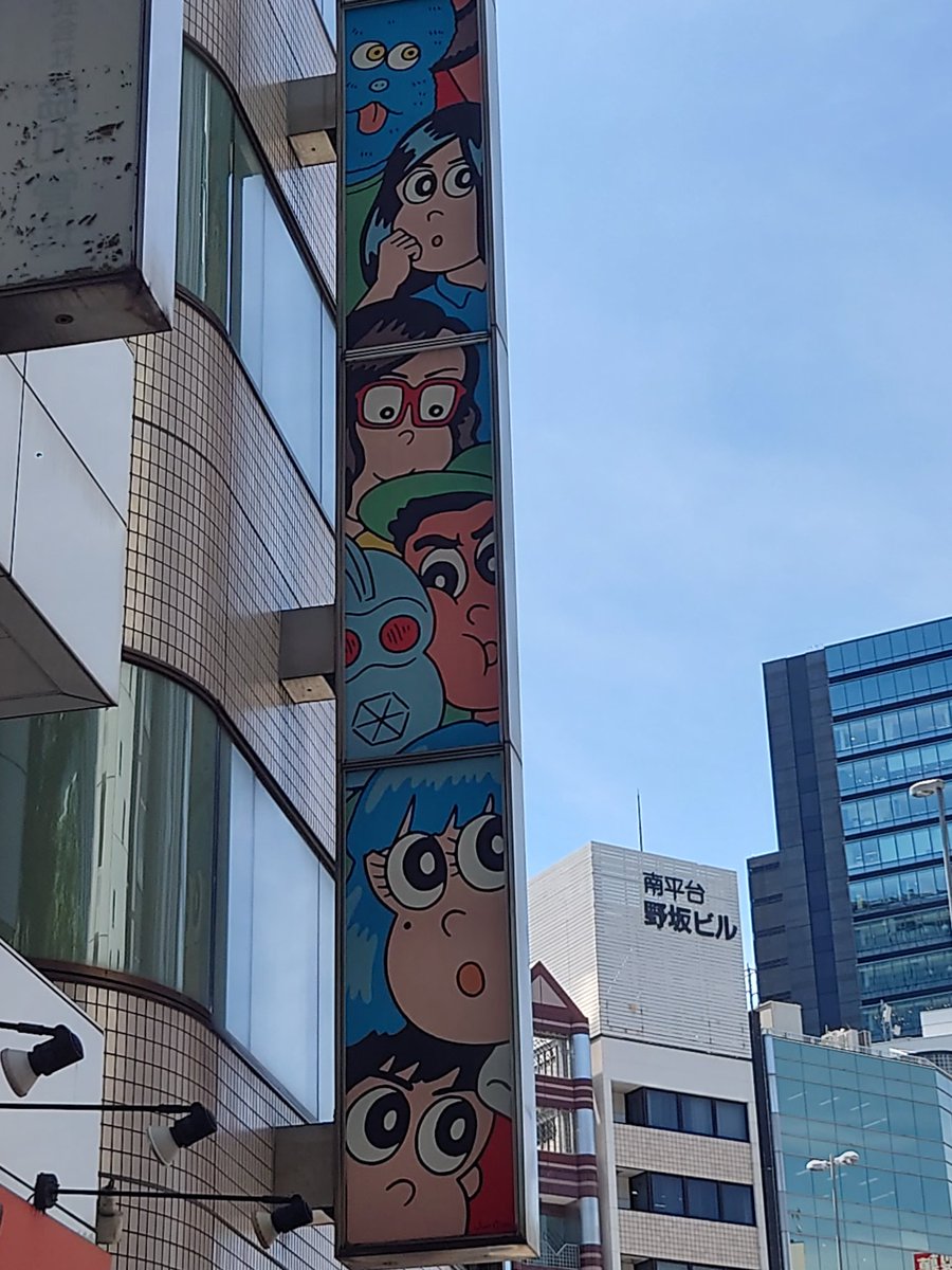 ichitamatama's tweet photo. 渋谷にてJUN OSONさん作品を発見してテンション上がる
反対側は真っ白だったが https://t.co/1yvbJcBnwV