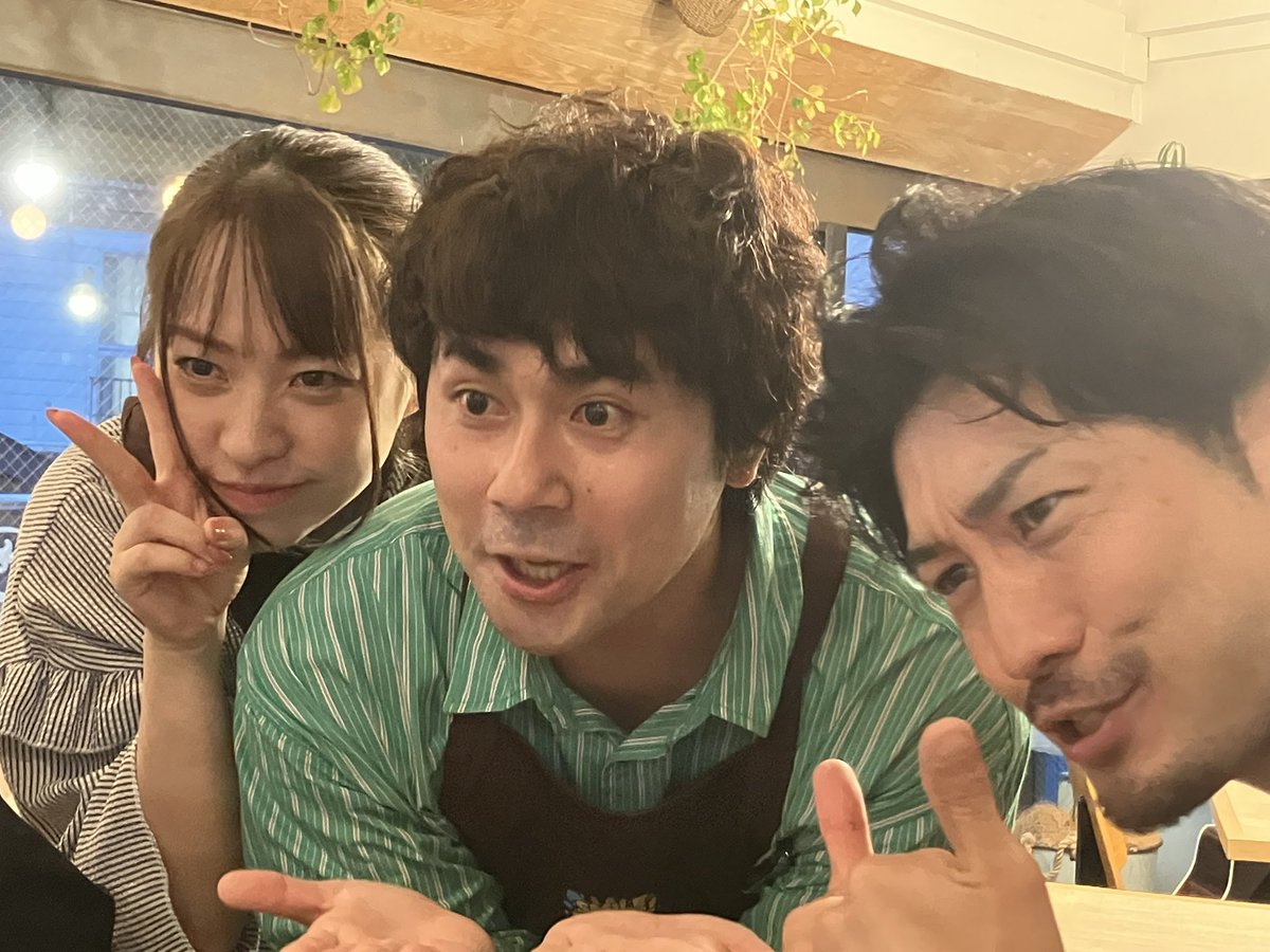 plumaki's tweet photo. 今日は激しい劇を観てきた。
暴れまくる3人。

いや、観客巻き込む前に、汗だくじゃん。

汗だく前の写真をあげときます。

ただ、近すぎ！

#スマポン #PR https://t.co/6Nj4bC5dli