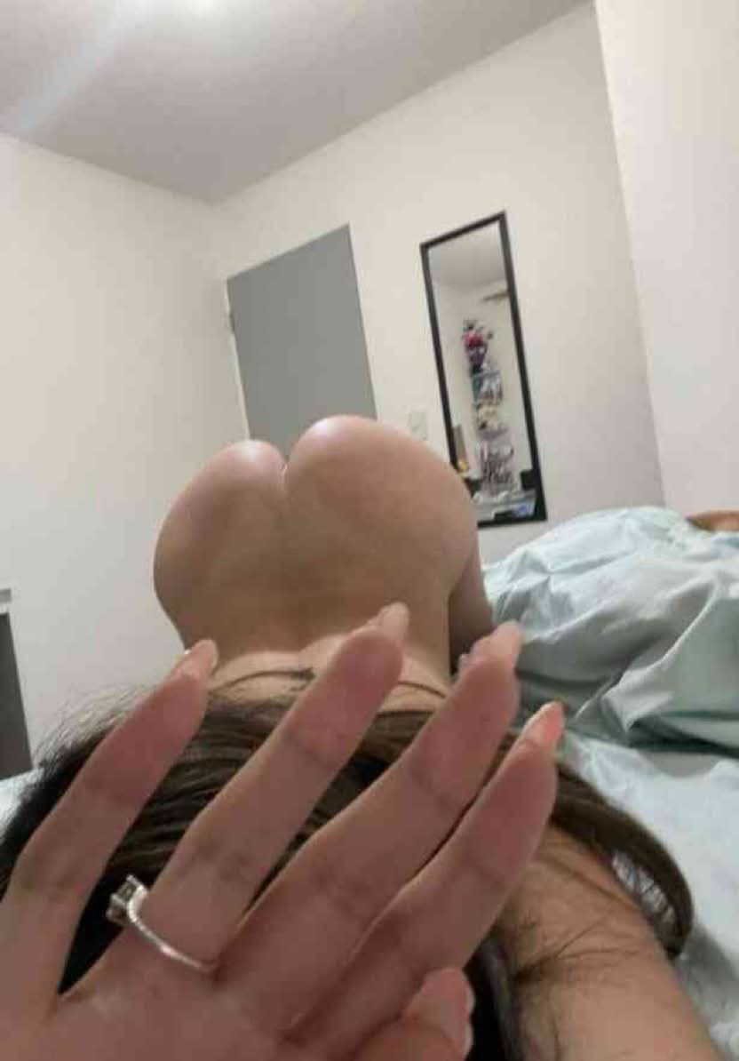 riatsu7's tweet photo. Like for free nudes in DMs😫 https://t.co/mYYqNuUotz