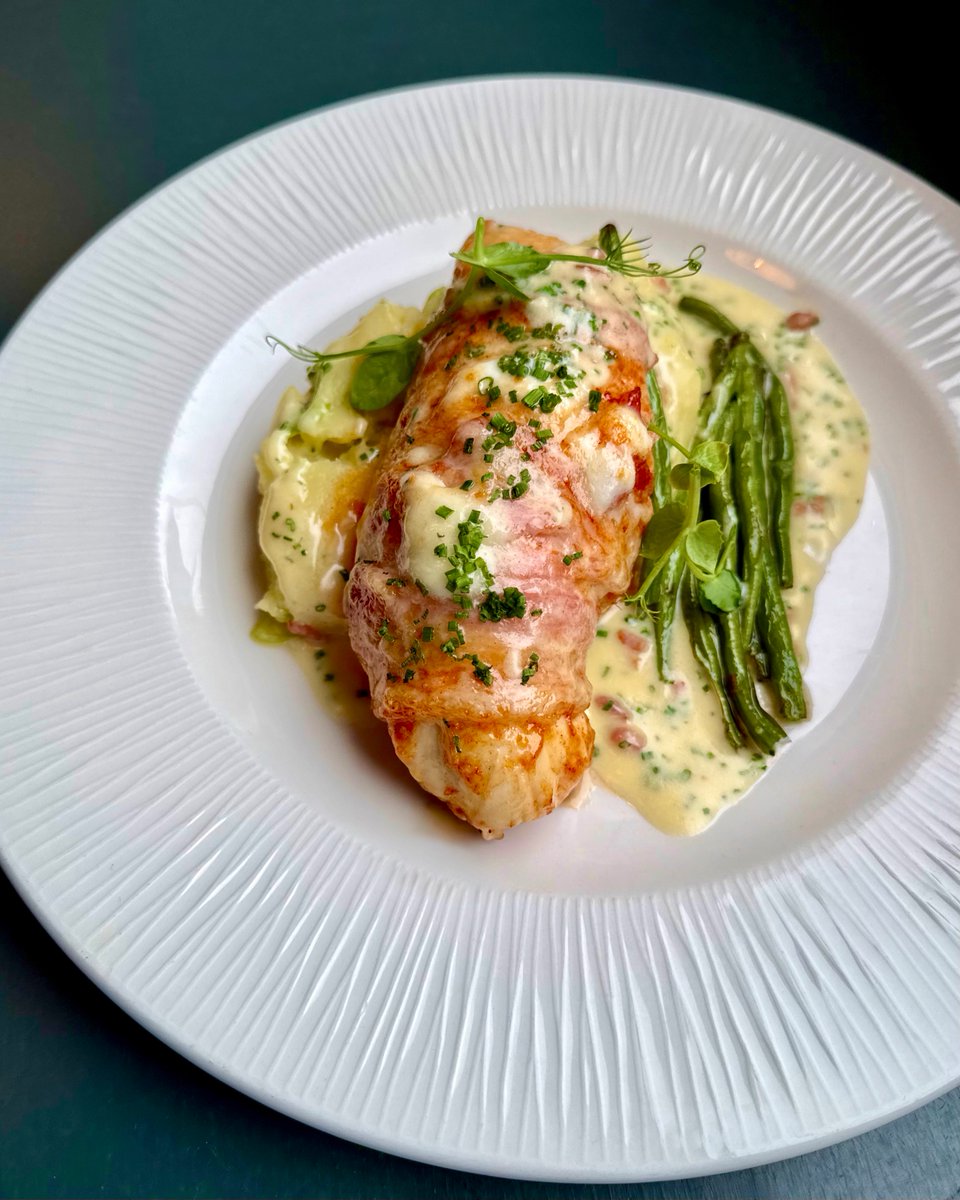 fishcitybelfast's tweet photo. Looking for a great deal this weekend? 🌞 Join us &amp; enjoy a selection of seasonal dishes from our Table d'Hôte 🍽 2 exquisite courses for just £19.95 🌟 Choose from delicious dishes including 🦐 Pan Seared Prawns 🐟 Pan Roast Cod 🐚 Mussels Marinara 🍗 Hunter's Chicken &amp; more. https://t.co/1A4vcZ1f8S