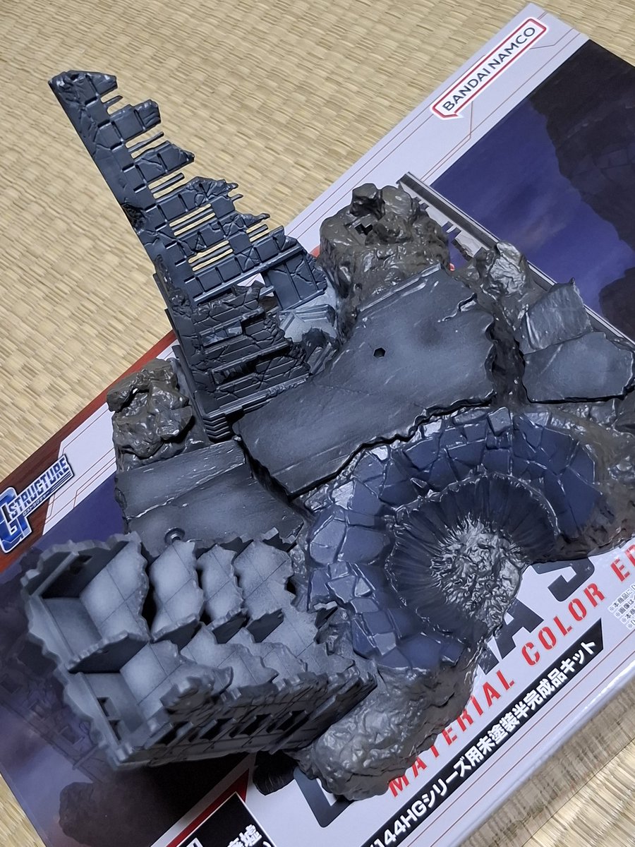 pampi5666's tweet photo. メガハウス 1/144HGシリーズ用
Gストラクチャー　ニューヤーク市廃墟
とりあえず全体を塗装💡
あとはウォッシングしたりドライブラシしたりで馴染ませていきます～

#バンダイ #プラモデル #ガンプラ https://t.co/v2Si1UphTI
