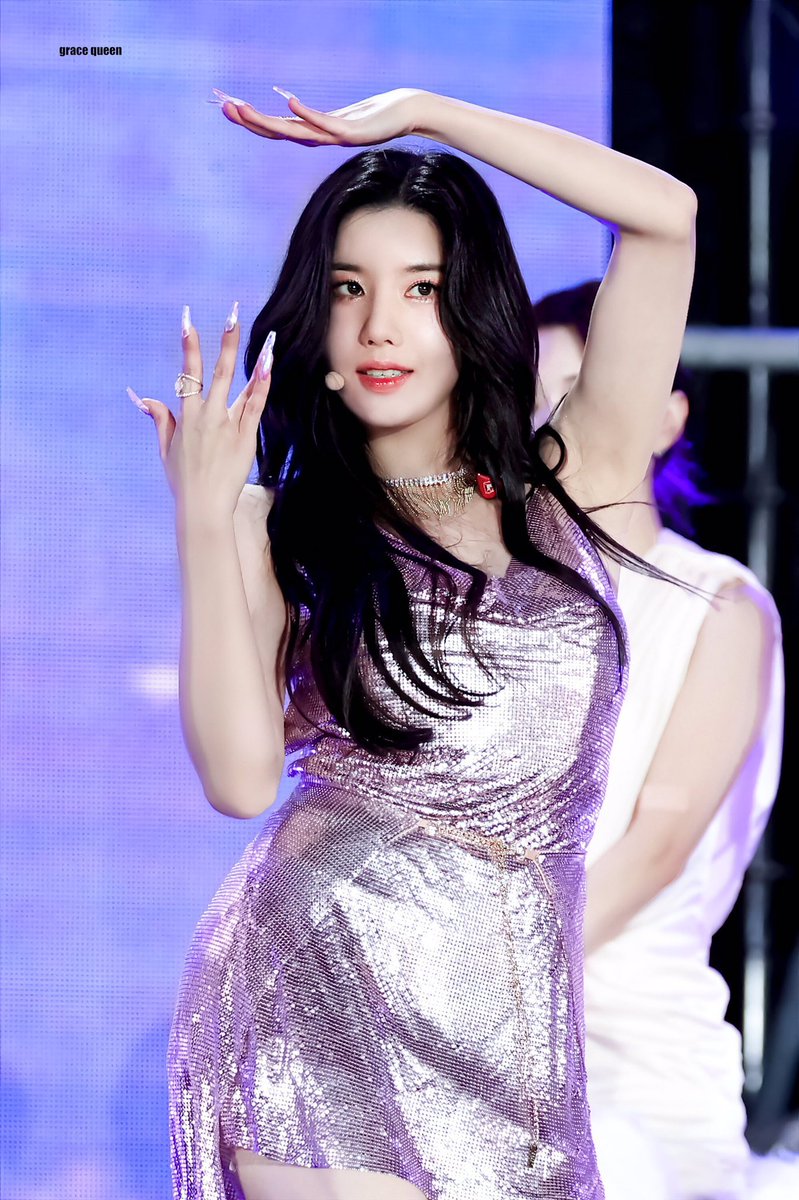 archiveunbi's tweet photo. this iconic look https://t.co/FiFG3GWQ31