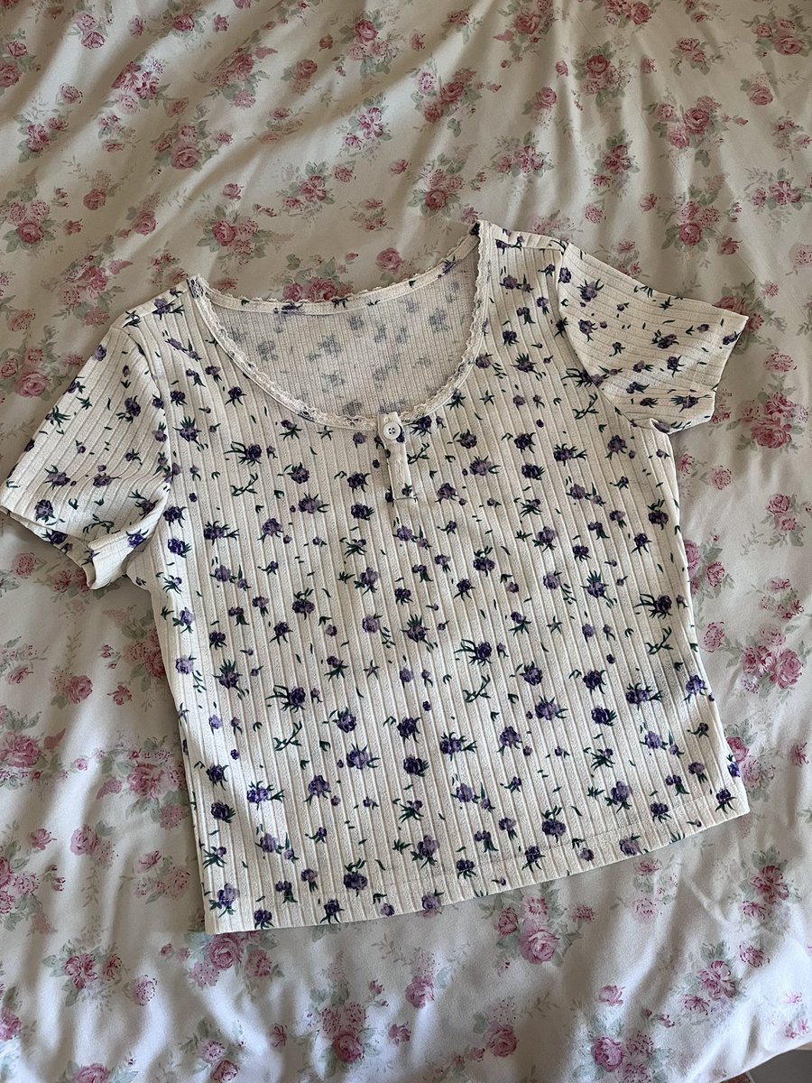 Misoshi1love's tweet photo. Shein ครอปลายดอก
size s mใส่ได้
✿-50

#ส่งต่อเสื้อผ้า #เสื้อผ้า #โล๊ะตู้ https://t.co/7RTdMjSb71