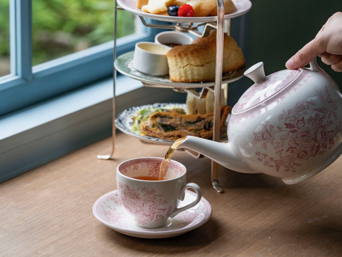 tearoomkiki's tweet photo. 《KIKI’s afternoon tea set「桃のとりこ」》

まるで桃の花言葉「あなたに夢中」のように
和歌山県の契約農家「ふるーつふぁーむわかやま」から仕入れた

旬の桃に魅せらたスイーツたちが
ティータイムを彩る
夏季限定アフタヌーンティーセットです🍑

#TEAROOMKIKI
#ティールームキキ https://t.co/Tdyvlh8WQc