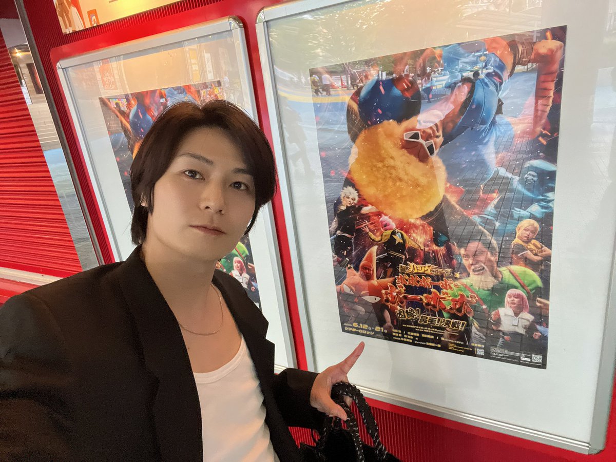 Ren_Official's tweet photo. ボボステ行ってきたよ^ ^ユウゴと同じ場所で撮ってる📷（た���たま）

鯨ちゃんにささやかなプレゼント買って行ったんだけど渡せなかったから次会う日までカバンに入れっぱにしようと思う🪩✨☀️✨
かなりメーター壊れたぶっ飛んだ舞台でした^ ^

#ボボステ https://t.co/irUV3BH6a3