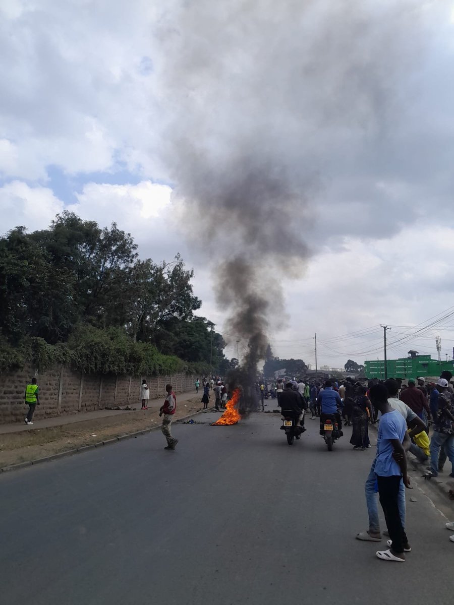 _James041's tweet photo. This is the current situation in Mathare, Nairobi following the alleged abduction of Joel Kariuki Mwai by armed men believed to be police officers yesterday evening. https://t.co/s4JryFvO76