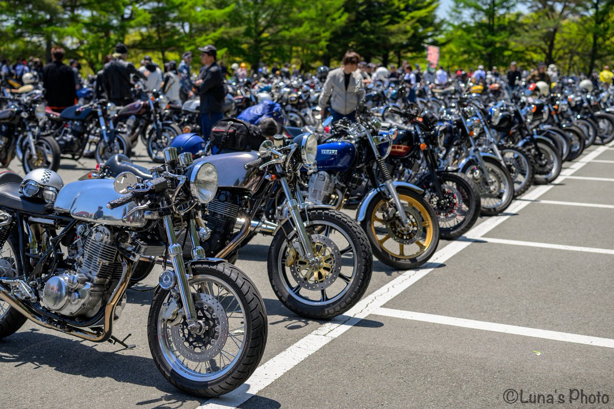Xmaru7's tweet photo. #丸目のライトがカッコいいバイク選手権 https://t.co/oADDu9GmNC