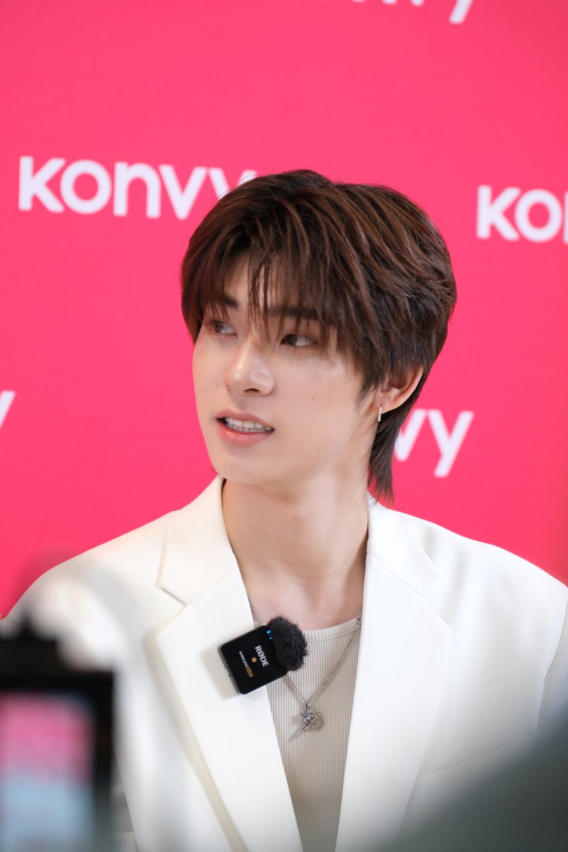 OOHREAL's tweet photo. สวัสดีนายสนิทดราเรียกได้คนเดียว

TTP KONVY MIDYEAR SALE
#KonvyLiveXTeeteePor https://t.co/Yu6mhjj0QP