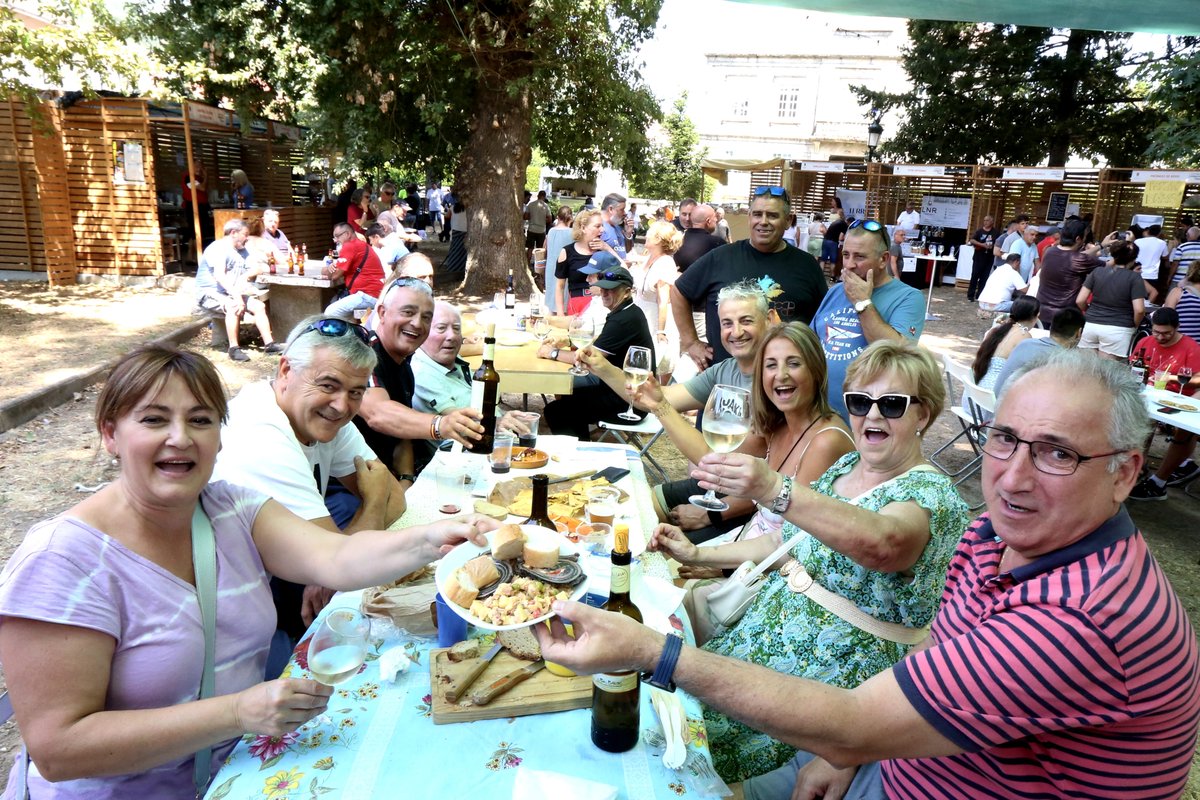 juanluisrecio's tweet photo. La Capital Mundial de la #Lamprea ya tiene la vista puesta en su próxima gran cita. #Arbo se vestirá de gala los días 7, 8 y 9 de agosto de 2026 para celebrar la XXXI edición de la Festa da Lamprea Seca... https://t.co/cOJUp5DGb5 @ArboConcello #festadalamprea https://t.co/u9RG3Hr9fh