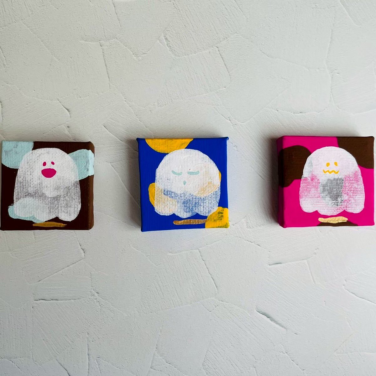sumicco86's tweet photo. ミニキャンバスのおばけちゃん、あと6点です！
迎えに来てね！
 #art
 #販売中
 #イラスト https://t.co/JHKBSxntSv