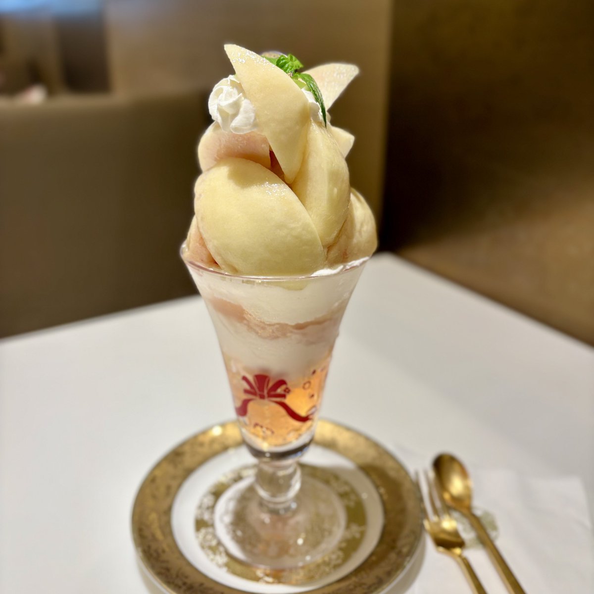 andsea2's tweet photo. 今季初の桃パフェ🍑

今年はいくつ食べれるかな〜 https://t.co/OEHtT9gNTL