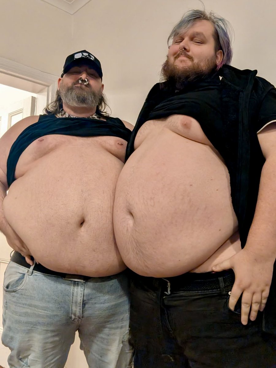 foopyfoopz's tweet photo. discord admin hang out time (featuring @theburgerbear). Join us? :3  https://t.co/MIrF8mYBkh https://t.co/9eP6hiWwU1