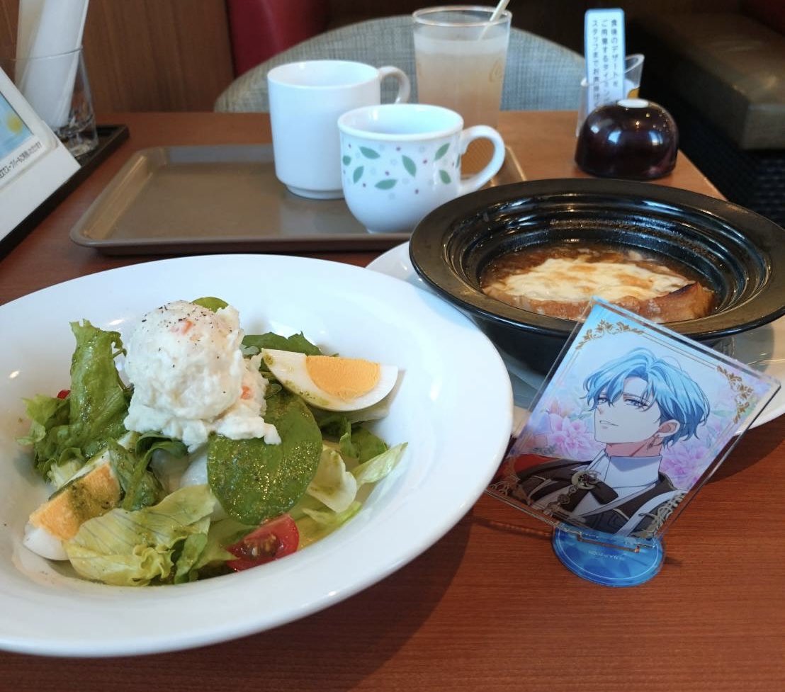 silk4631's tweet photo. 今日のデニーズ
続🎉生誕祭

（↓有り難いことに無料です😆）
バースデーデザート🍰が
メインなので
オニオングラタンスープと
ポテトサラダを注文😊

ドリンクも無料券が残っているので
もちろん🤭利用

それ以外に
２０%OFFクーポンまで有る事に気付いたけど
ソレは次回⁉️ https://t.co/s5scVJ2qIJ