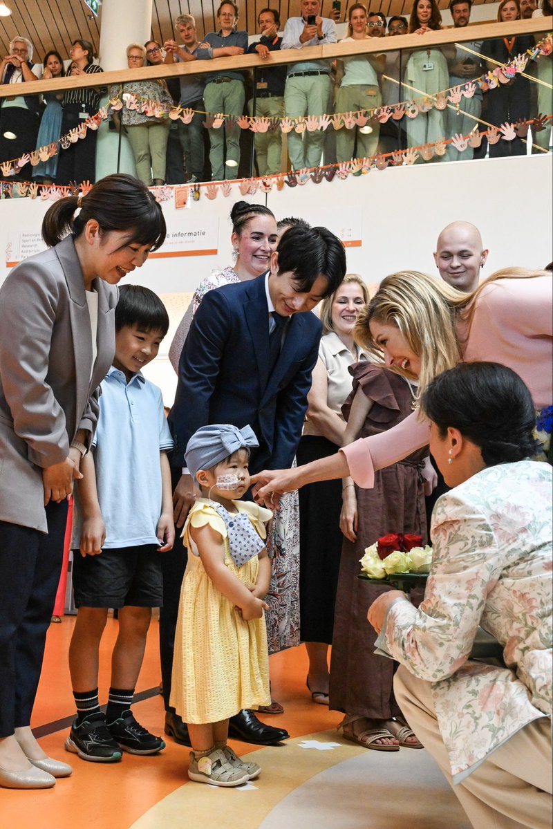 koninklijkhuis's tweet photo. Koning Willem-Alexander en Koningin Máxima, Keizer Naruhito en Keizerin Masako bezoeken het Prinses Máxima Centrum voor kinderoncologie in Utrecht. Ze krijgen een rondleiding, spreken met wetenschappers en met Japanse medewerkers. 
https://t.co/ftyh5J3c8g https://t.co/mxVkojmZWC